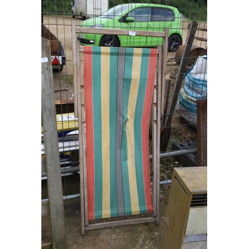 33 - Vintage canvas seated deck chair