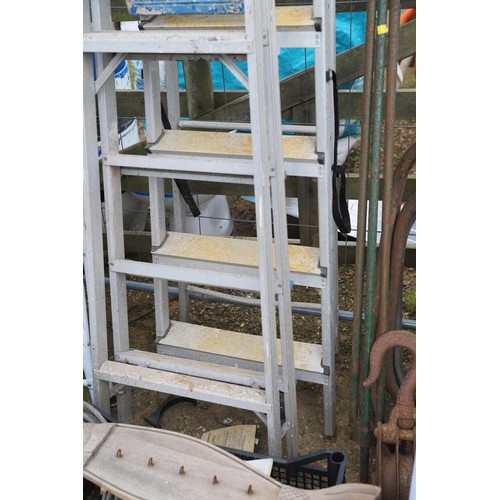 37 - 2 sets of aluminium steps