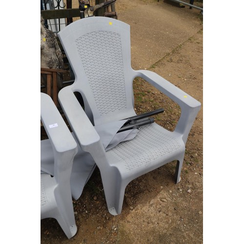 40 - 2 patio chairs, table & parasol