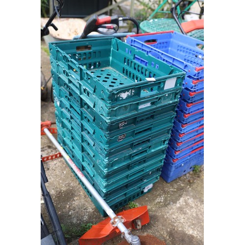 61 - 10 x green bale arm crates