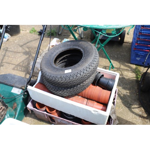 68 - 2 trays of pots/2 barrow tyres