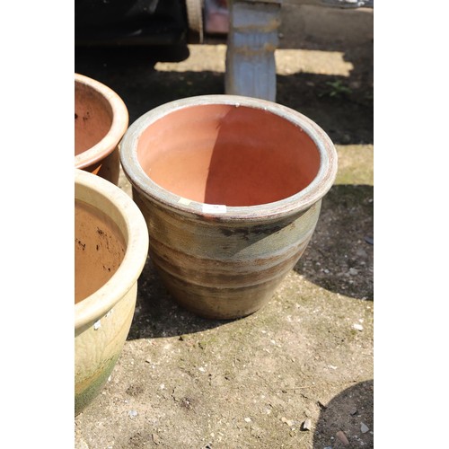 75 - 3 terracotta pot, coloured