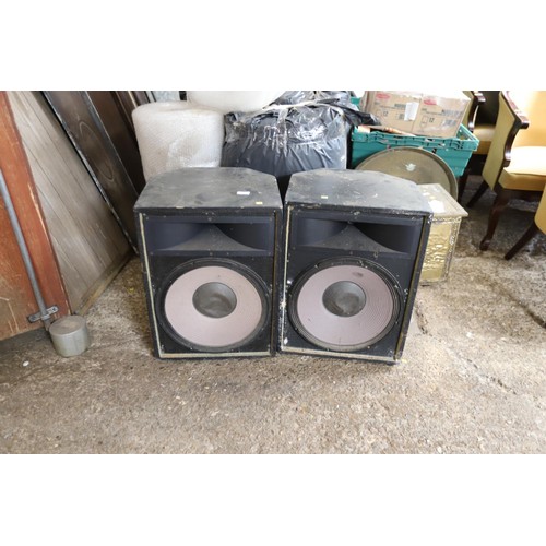 101 - 2 large speakers