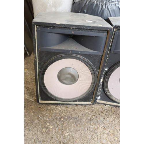 101 - 2 large speakers