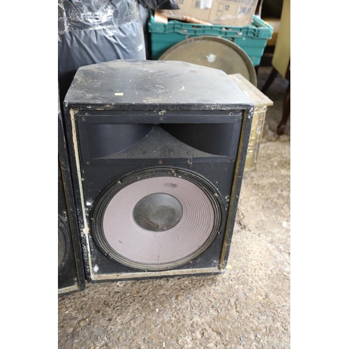 101 - 2 large speakers