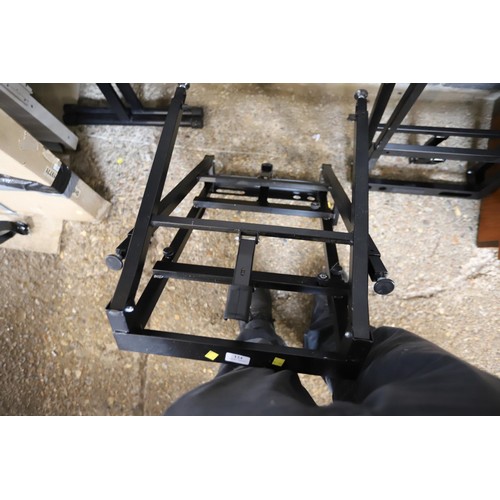 124 - Konig & Meyer folding keyboard stand