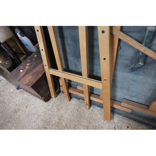 148A - Large artist easel