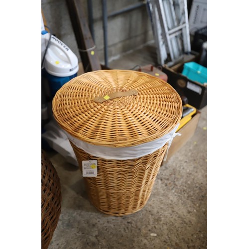 152 - 2 wicker laundry baskets