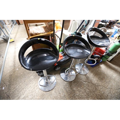 227 - 3 black bar stools