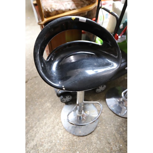 227 - 3 black bar stools