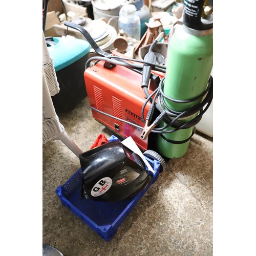 228 - 150amp Sealey mig welder with gas bottle