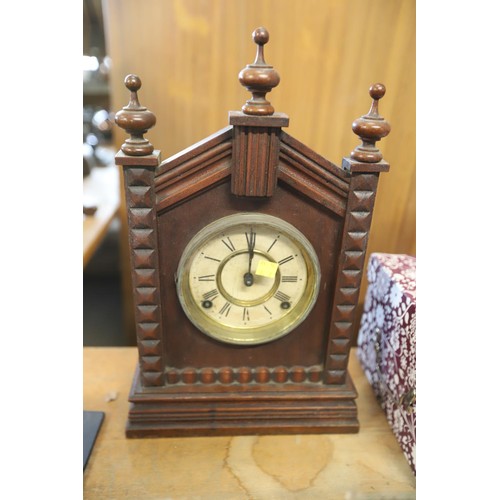 387 - Oak mantle clock