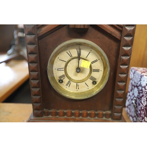 387 - Oak mantle clock