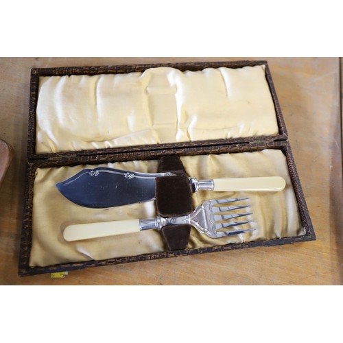 399 - Fish serving knife & fork in case