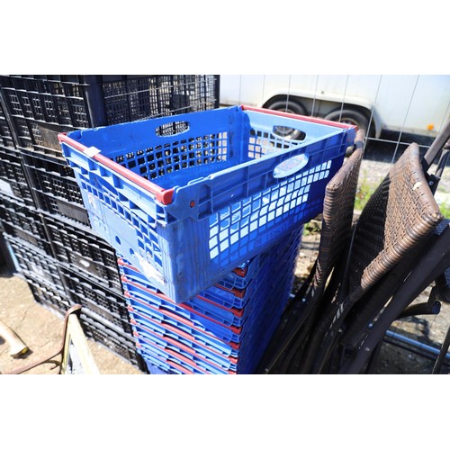 31 - 10 x blue stacking bale arm crates