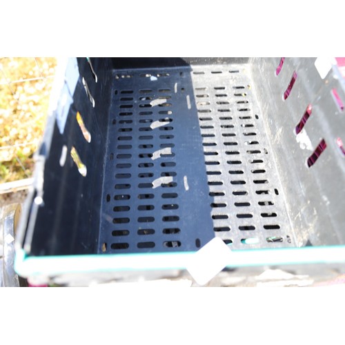 37 - 10 x black stacking bale arm crates