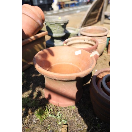 63 - Qty of terracotta pots