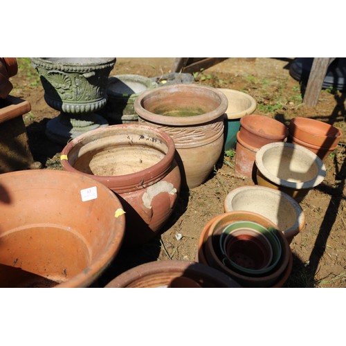 63 - Qty of terracotta pots