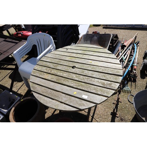 94 - Wooden garden table & 4 plastic garden chairs