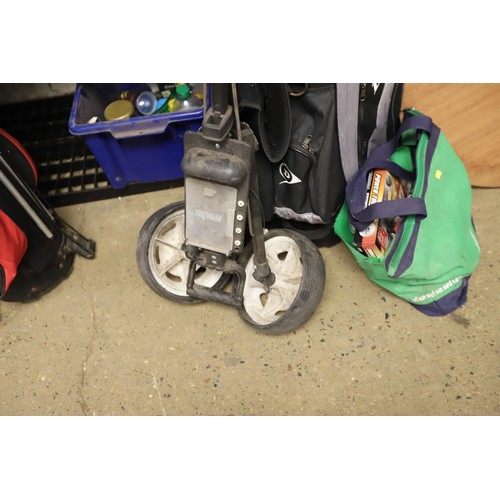 143 - Golf clubs with many accessories