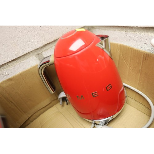 158 - SMEG kettle & toaster in 1 box - warranted until 12 noon Tuesday following the above sale