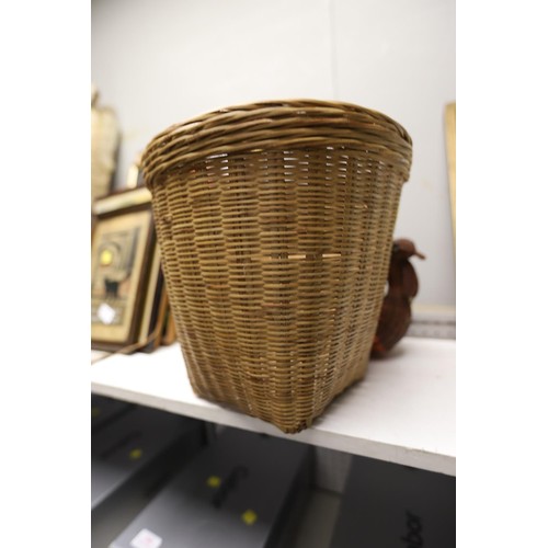 188 - Wicker baskets, bin & bird