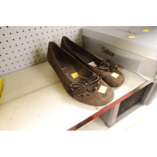 206 - Gabor size 4 brown suede shoes