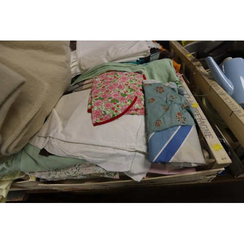 315 - 4 boxes of blankets & various bedlinen