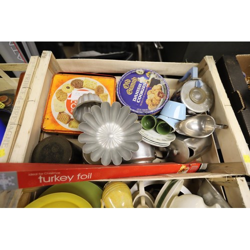 316 - 4 boxes of kitchenware, Pyrex, etc