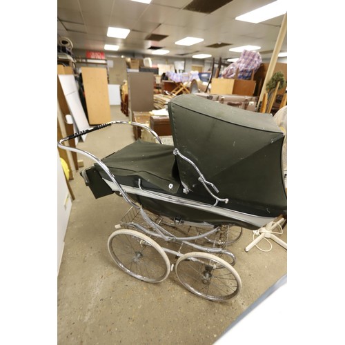 342 - Silver Cross pram circa 1974