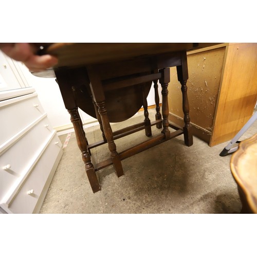 369 - Solid oak drop leaf table