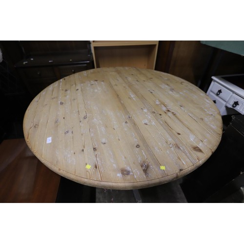 655 - Round dining table