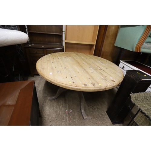 655 - Round dining table