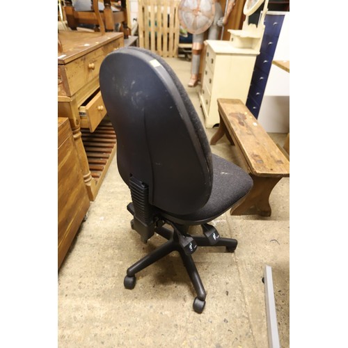 648 - Desk chair