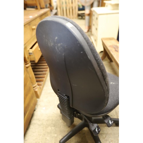 648 - Desk chair