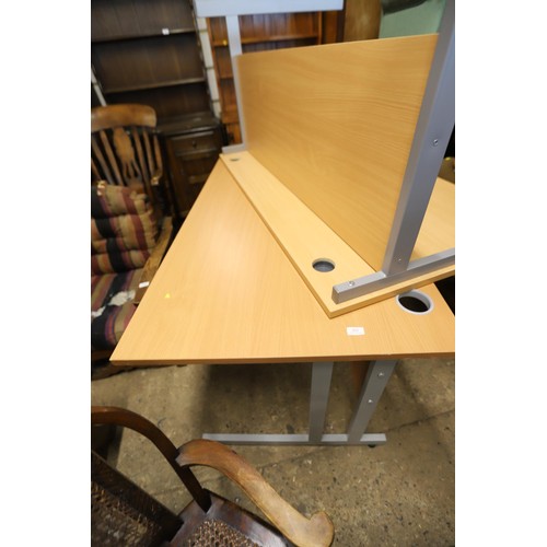 650 - Wooden desk