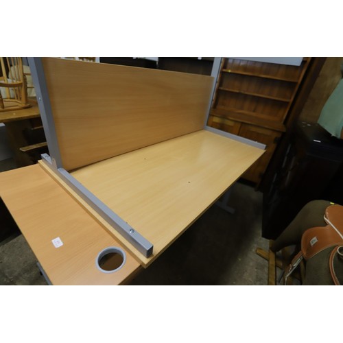 650 - Wooden desk