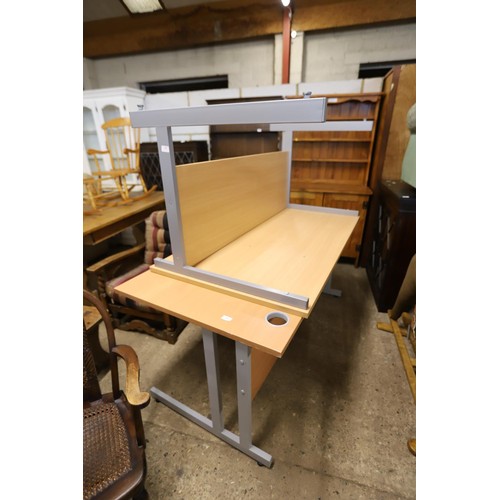 650 - Wooden desk