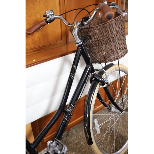 104A - Ladies dutch style bike, Halfords, hardly used