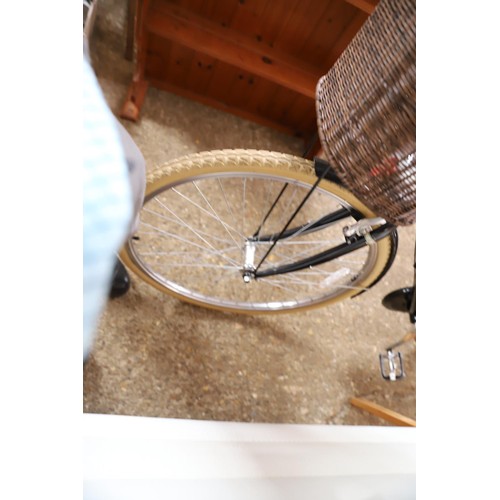 104A - Ladies dutch style bike, Halfords, hardly used