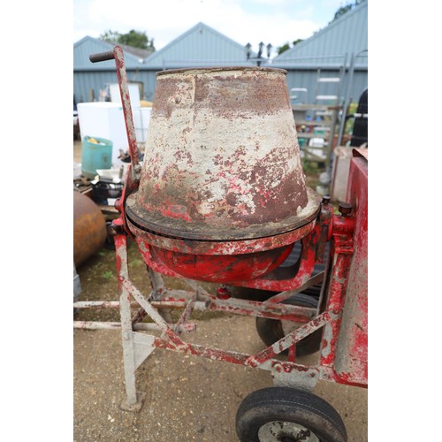 44 - Heavy duty cement mixer with Honda engine service ready for work