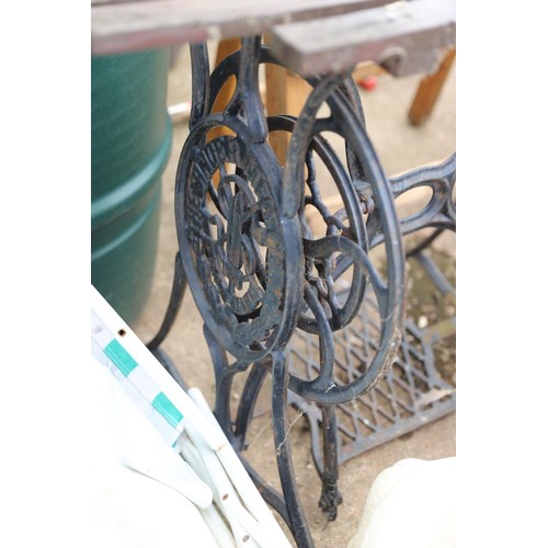 86 - Antique singer sewing treadle