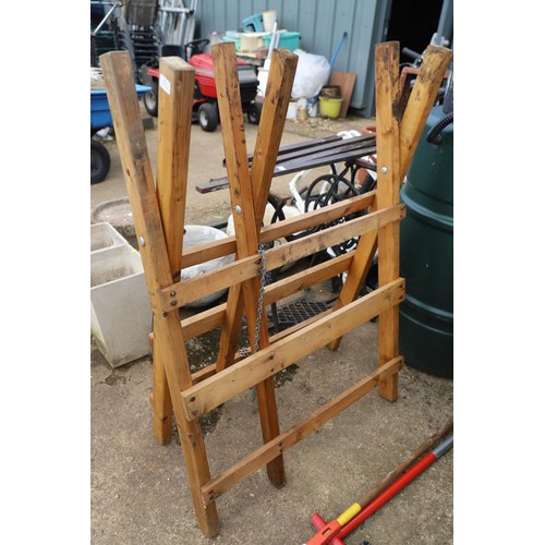 87 - Wooden sawhorse