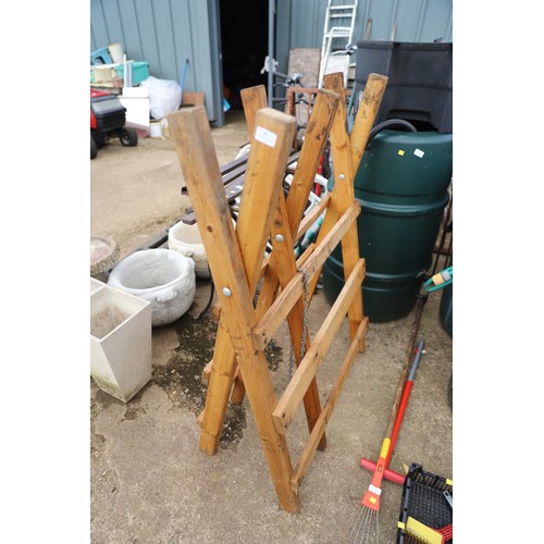 87 - Wooden sawhorse