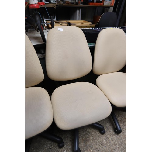 174 - 3 beige seats, adjustable