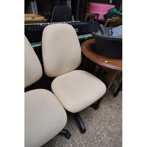 174 - 3 beige seats, adjustable