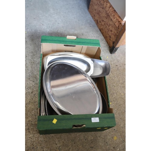 341 - Box - metal platters & serving dishes