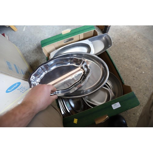 341 - Box - metal platters & serving dishes