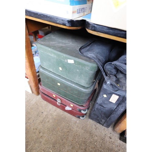 344 - 4x various sized suitcases