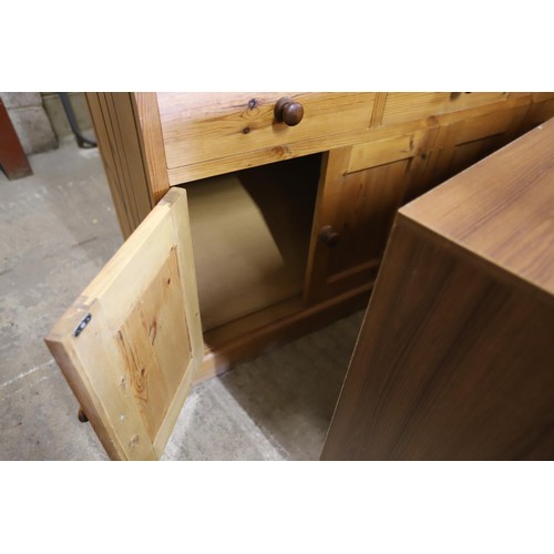 532 - Pine dresser